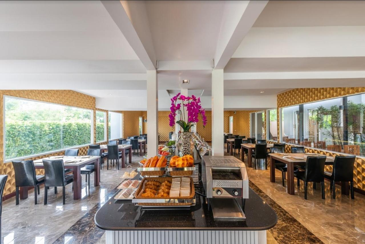 Napheera Royal Tel Hotel Ban Khlong Bang Krathiam Exterior photo
